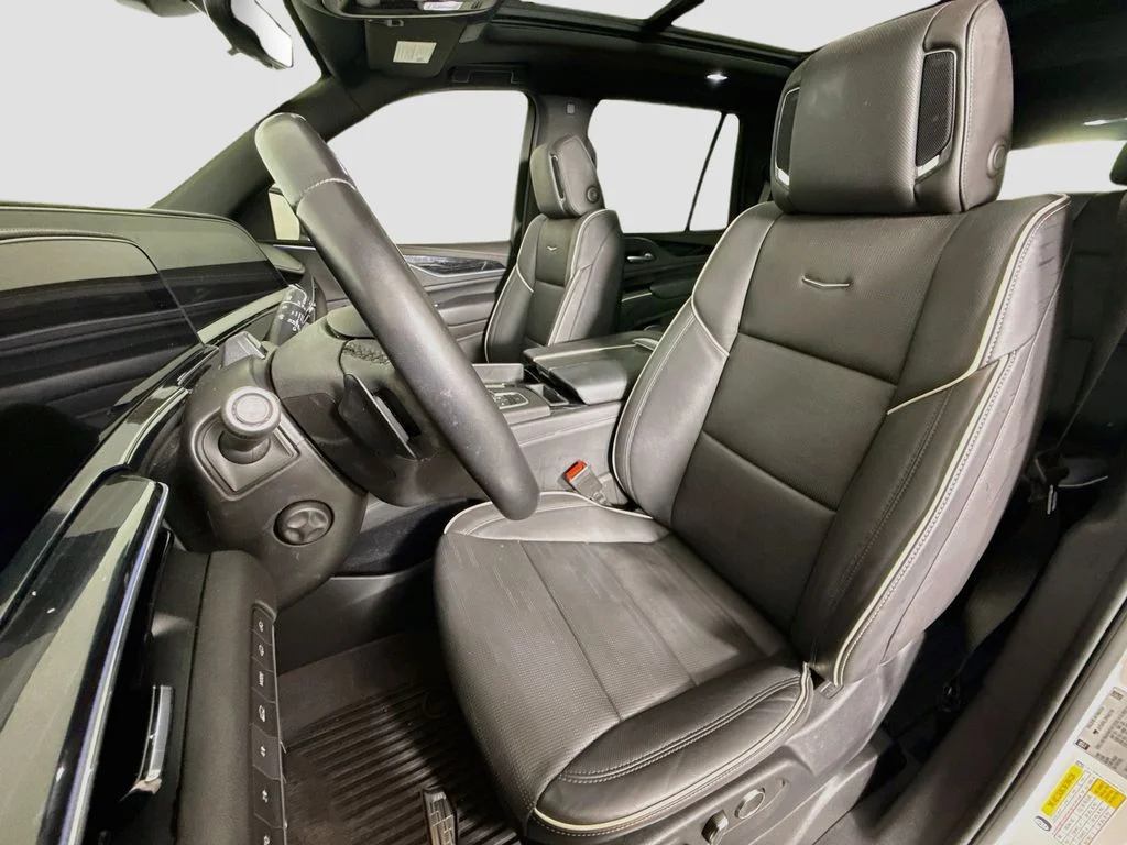 Used 2023 White Cadillac Sport image 21