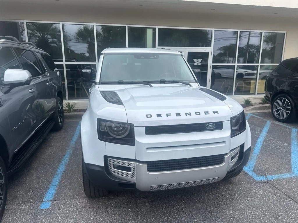 Used 2023 Yulong White Metallic Land Rover SE image 3