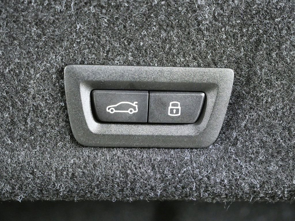Used 2026 Skyscraper Grey Metallic BMW 330i xDrive image 29