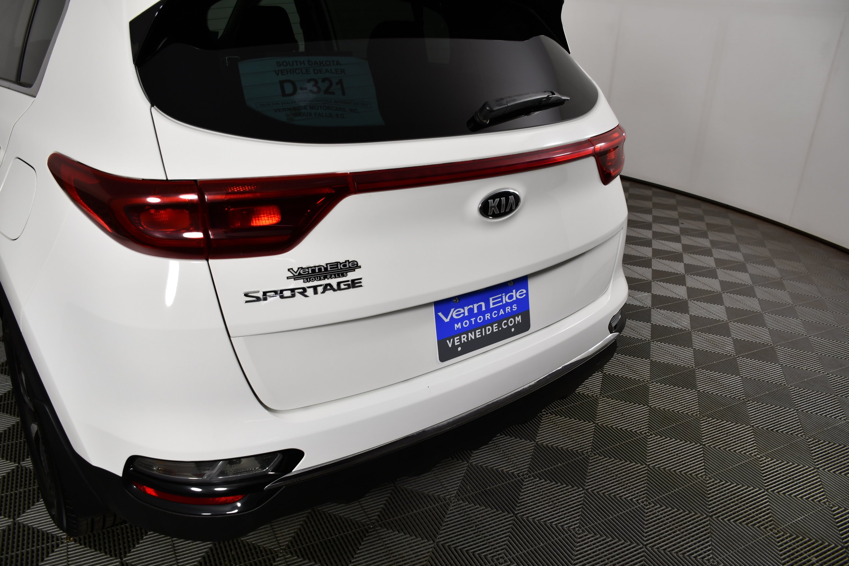 Used 2021 Clear White Kia LX image 15