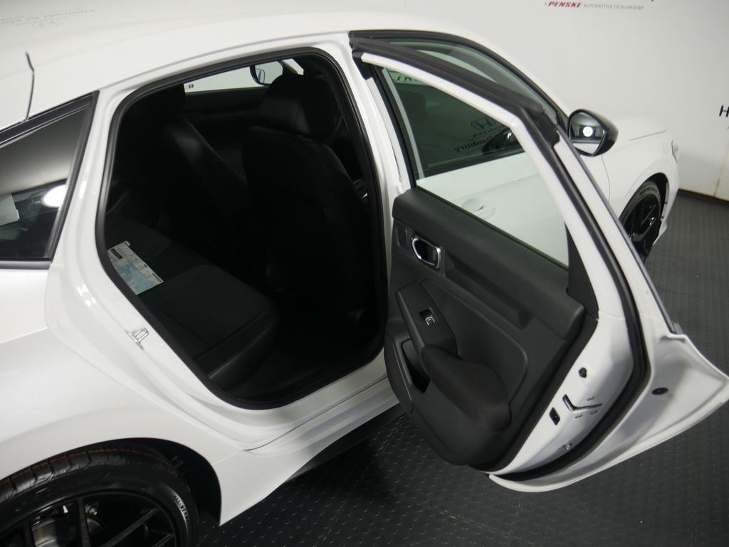 2026 Honda Civic Hatchback Sport - Photo 8