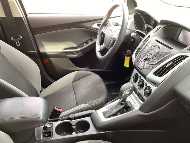 Used 2014 Red Ford SE image 18