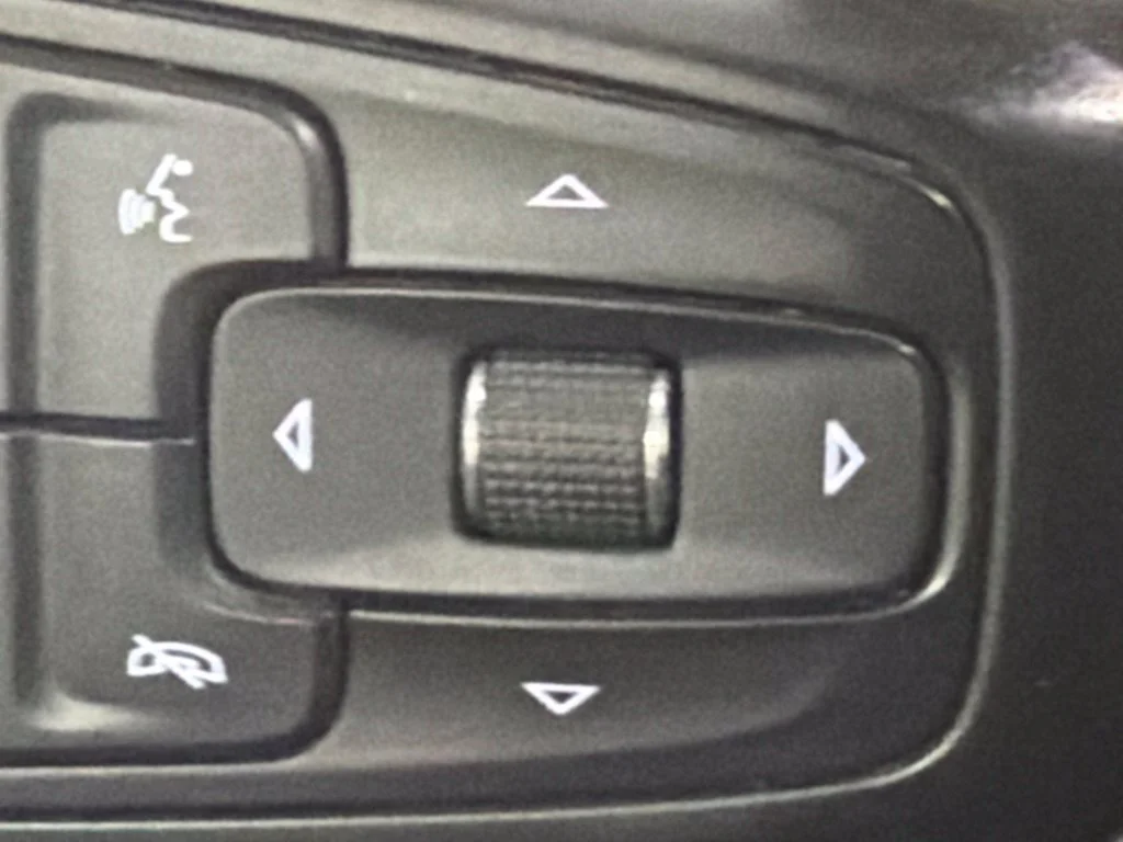 Used 2020 White Frost Tricoat GMC Denali image 35