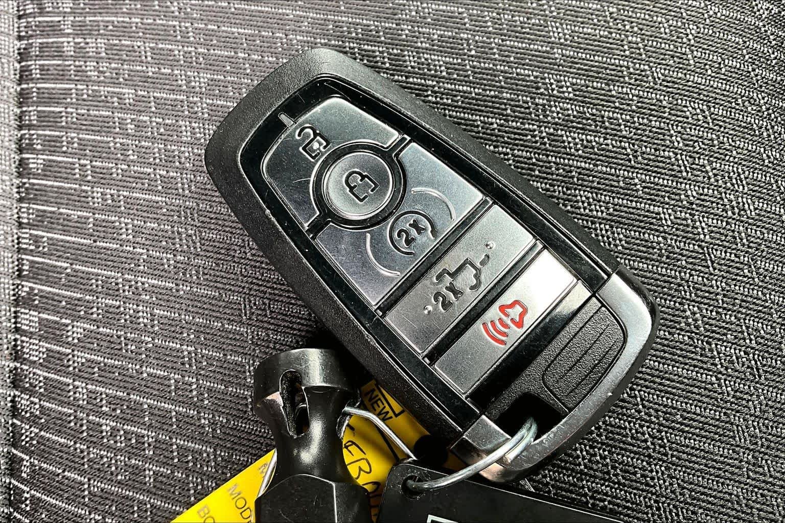 Used 2025 Agate Black Metallic Ford XLT image 15
