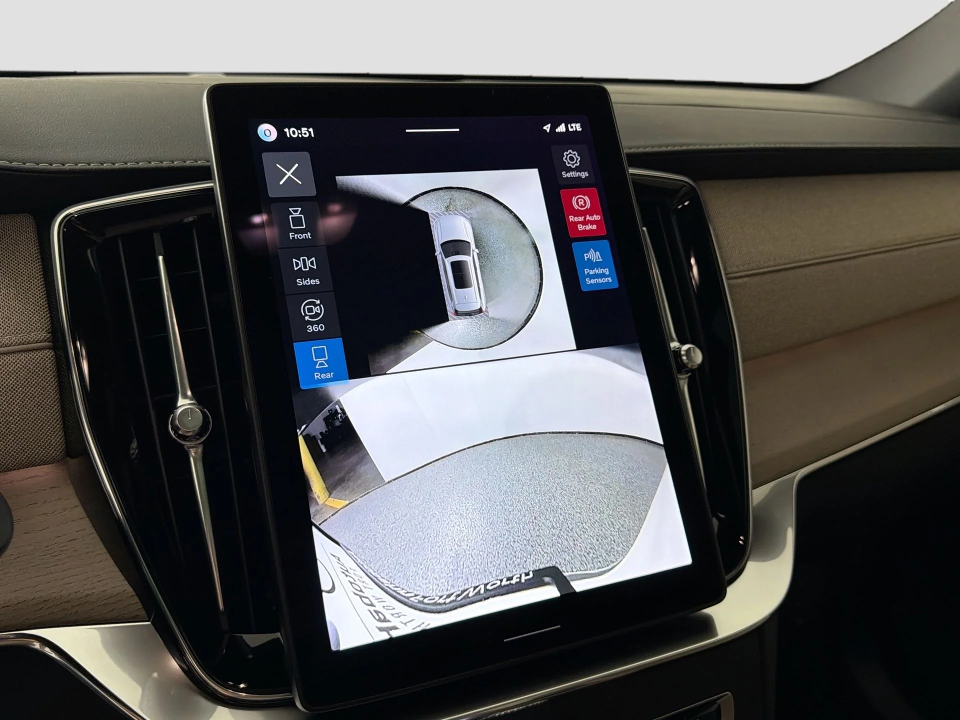 New 2026 Crystal White Volvo Plus image 13