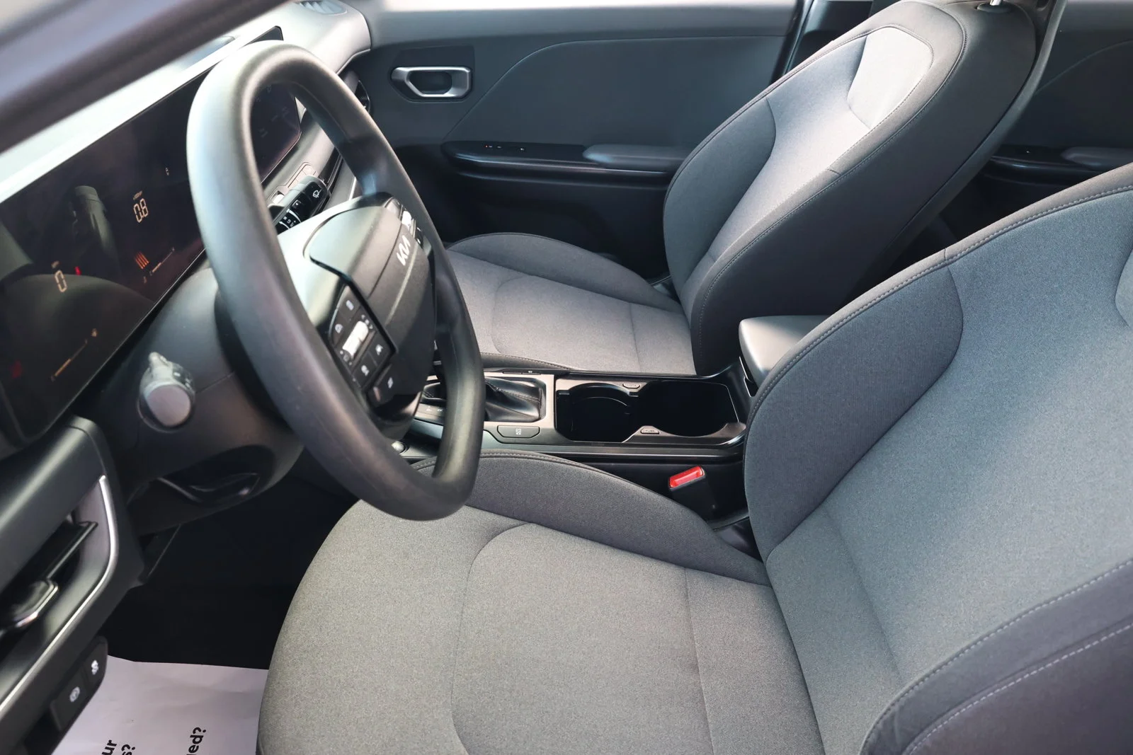 2025 Kia K4 LXS - Photo 14
