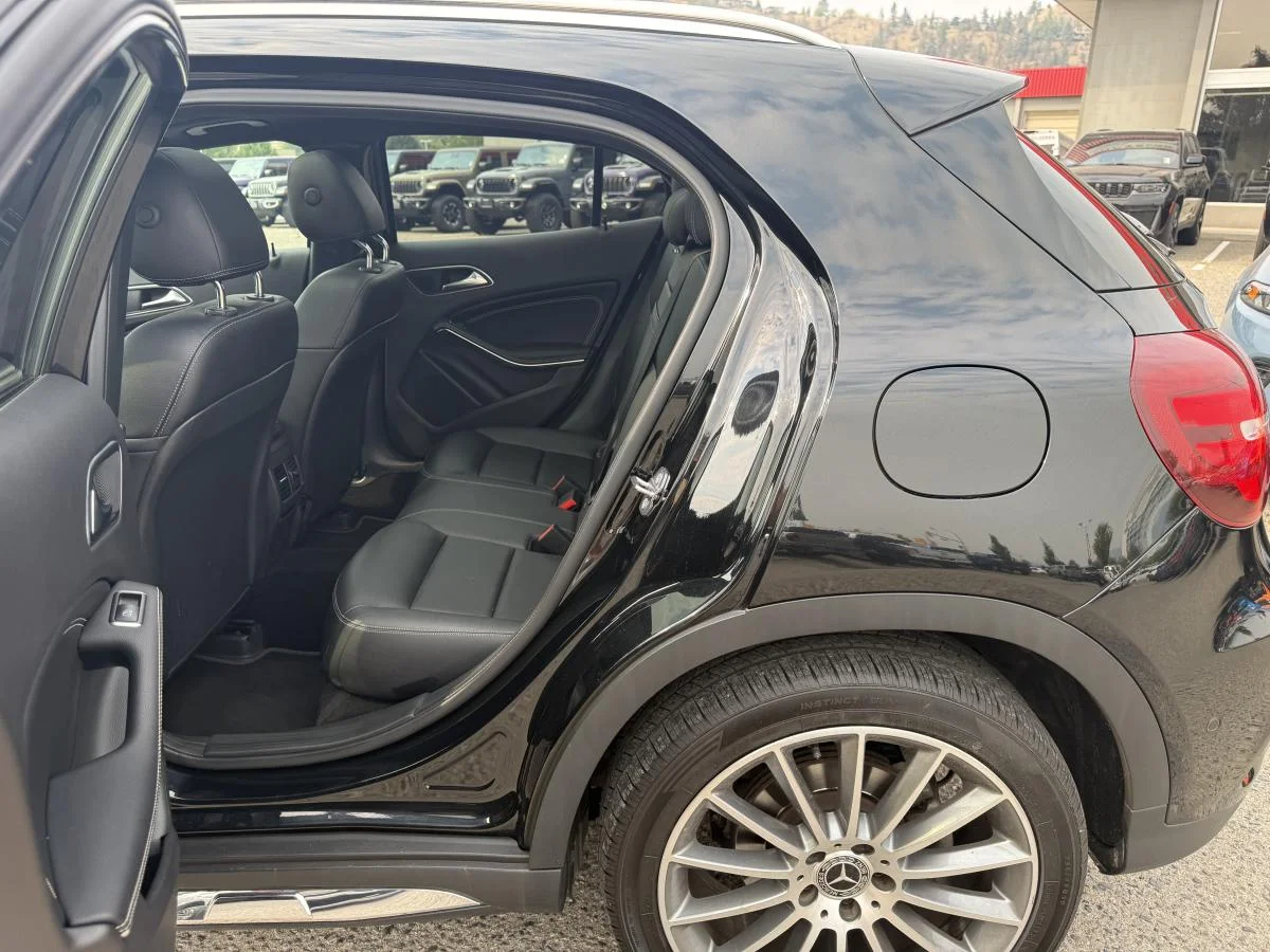 Used 2019 Black Mercedes-Benz Gla250 4matic image 17