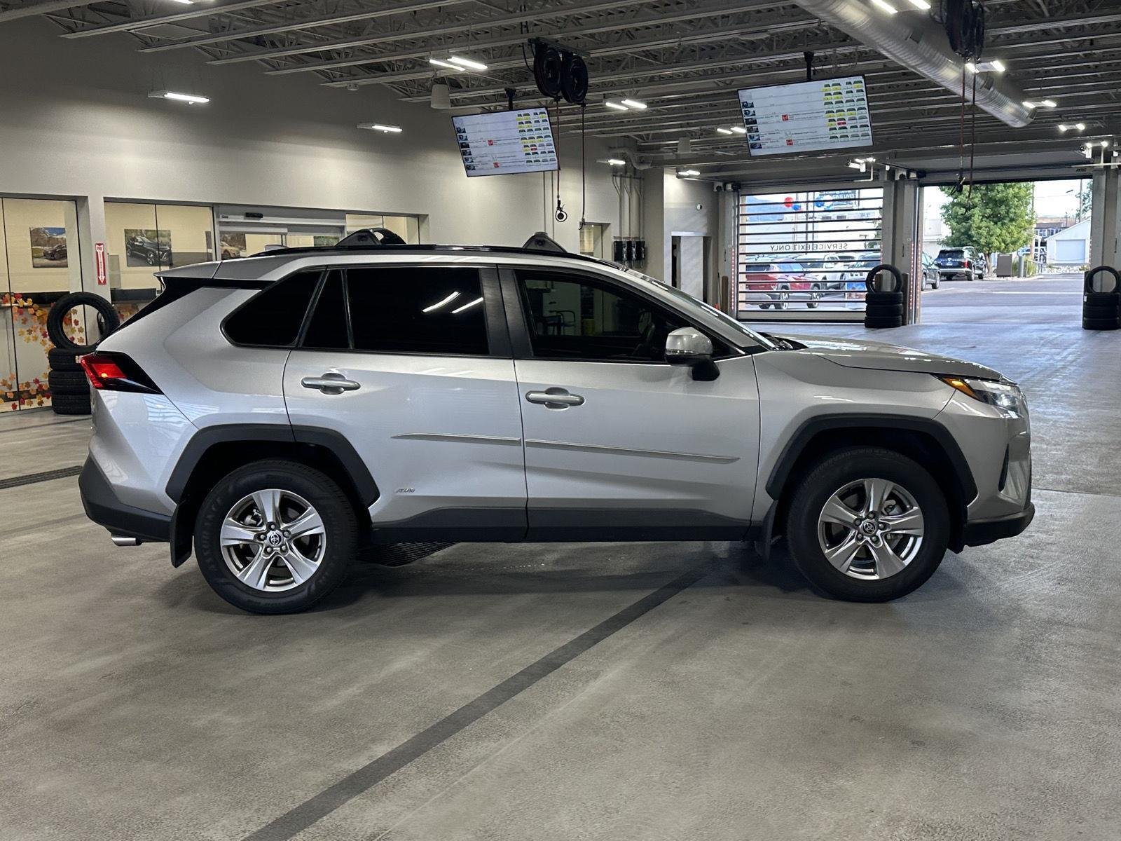 2024 Toyota RAV4 XLE - Photo 14