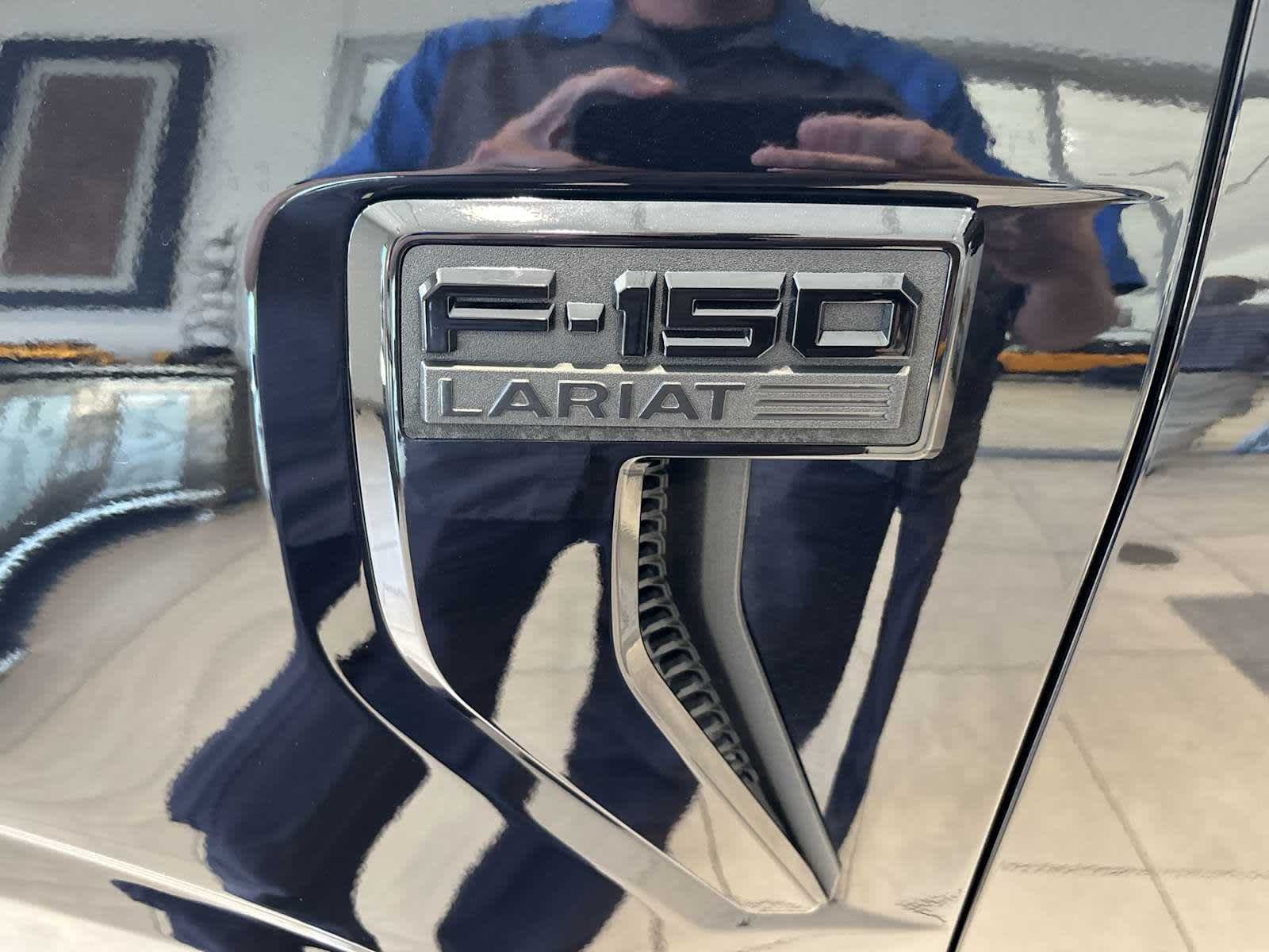 Used 2025 Agate Black Metallic Ford LARIAT image 32