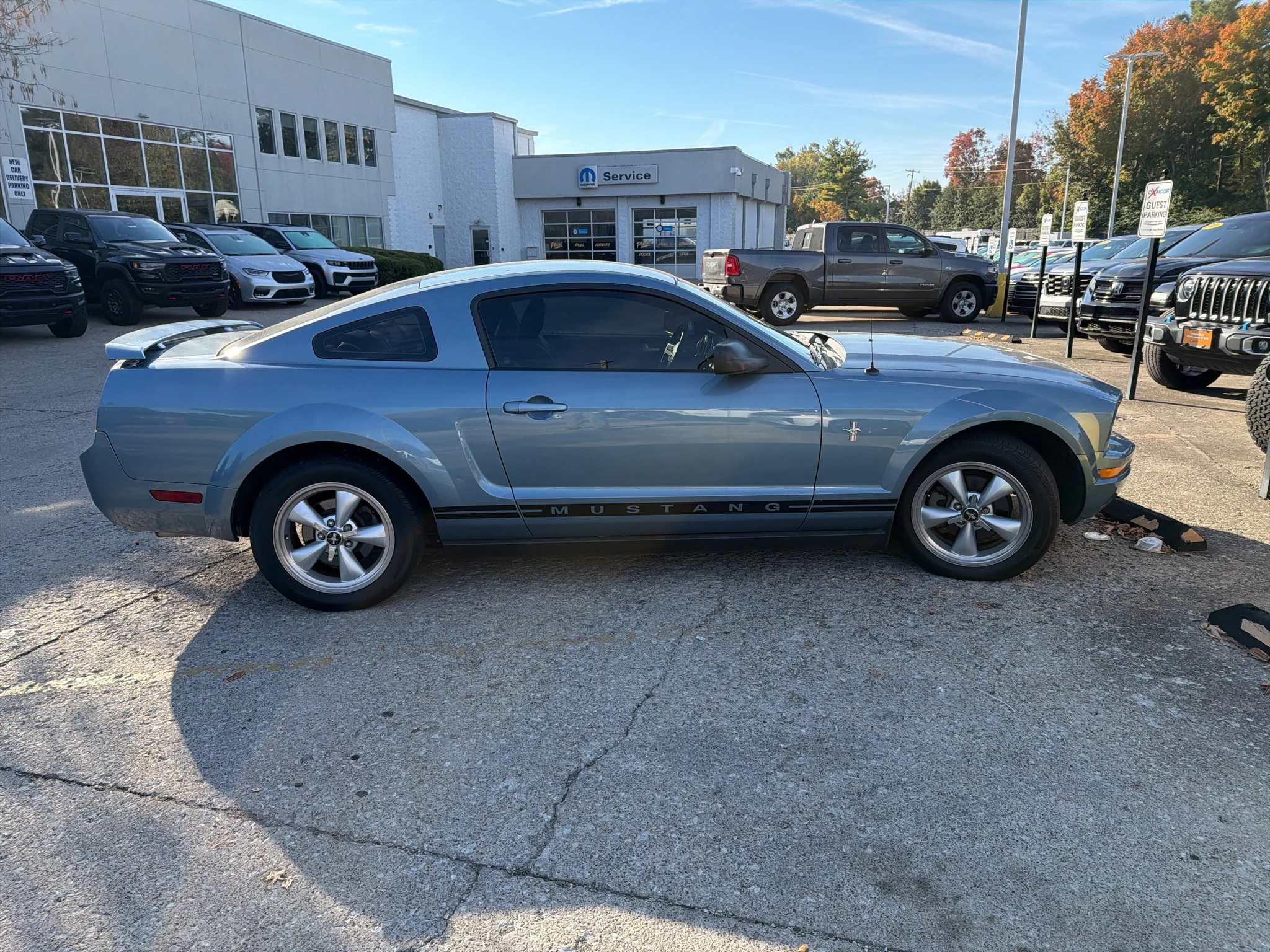 Used 2005 Windveil Blue Clearcoat Metallic Ford Deluxe image 3