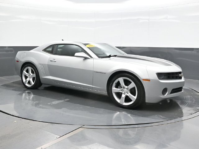 Used 2011 Silver Chevrolet 1LS image 7