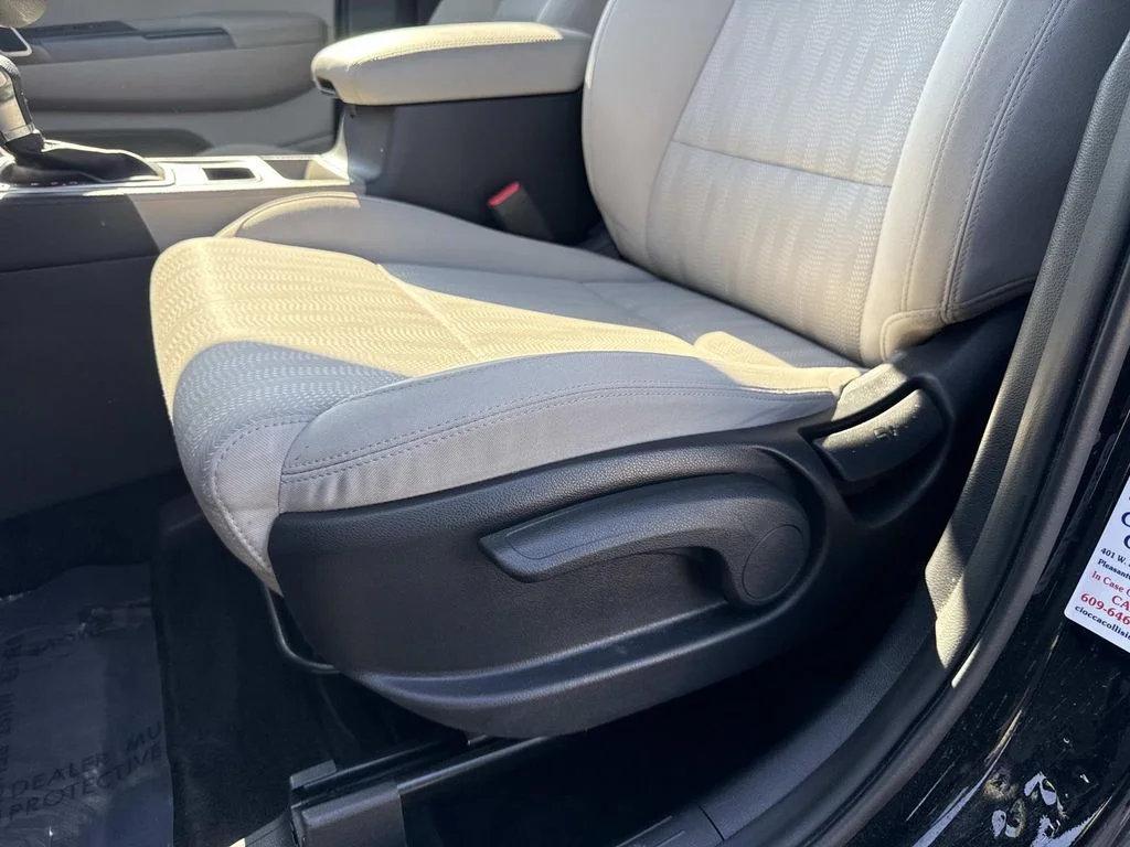 Used 2020 Red Kia LX image 22