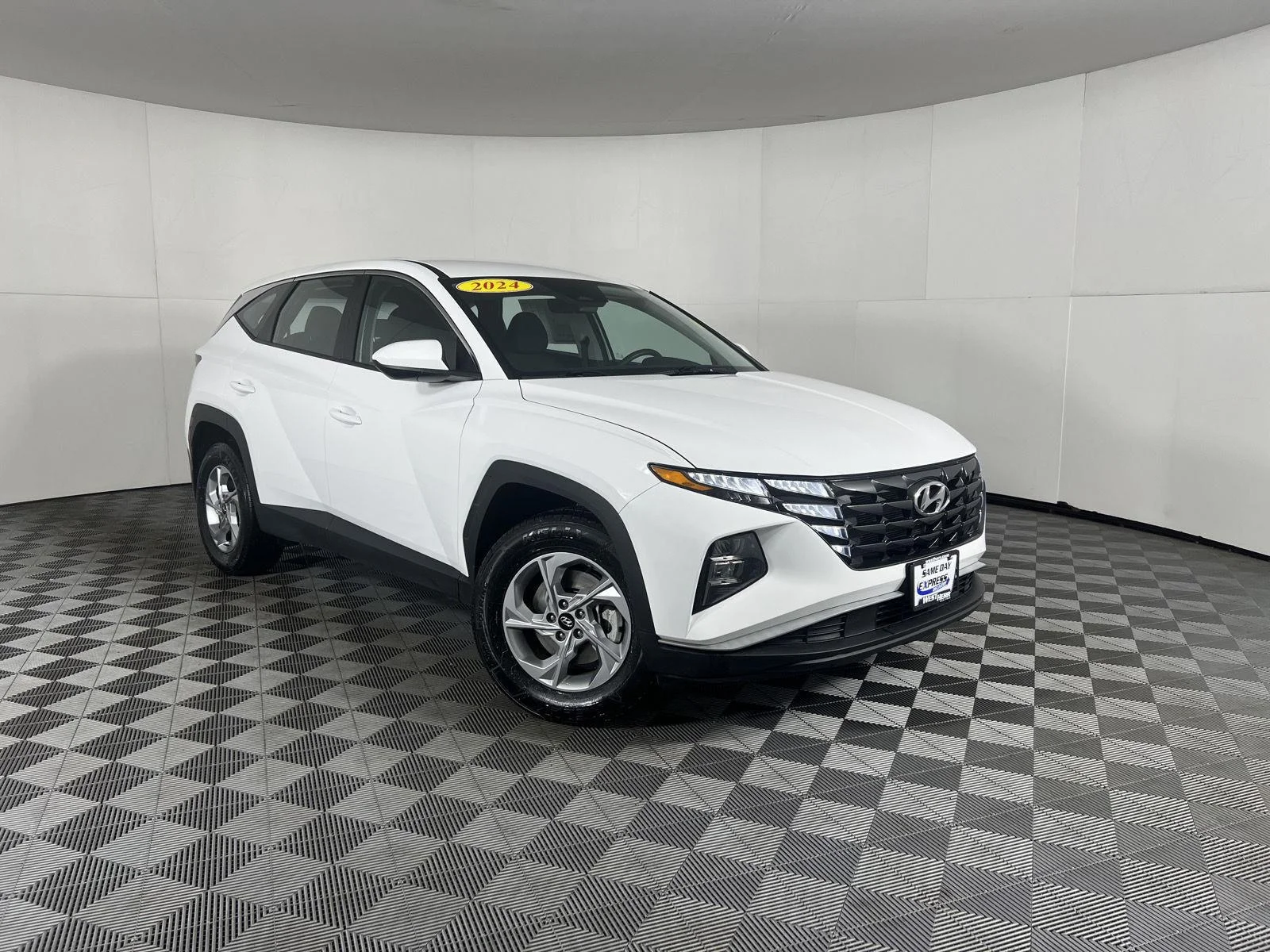 Used 2024  Hyundai SE image 17