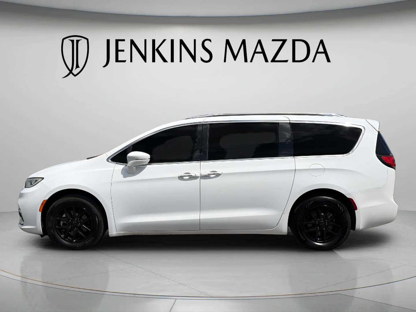 Used 2021 Bright White Clearcoat Chrysler Touring L image 4