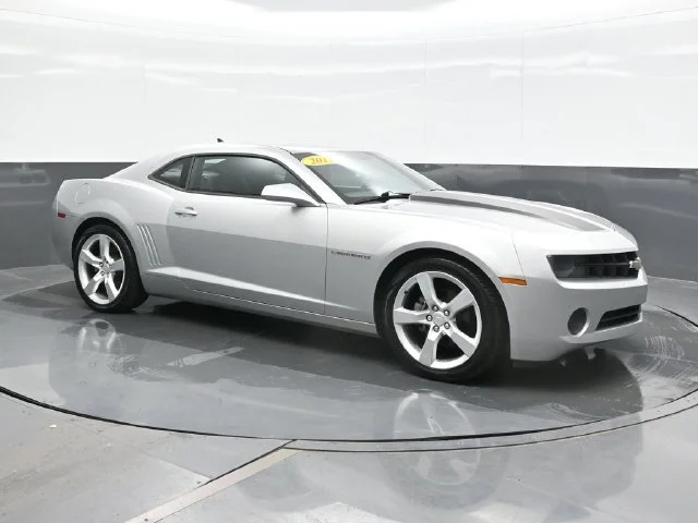 Used 2011 Silver Chevrolet 1LS image 7