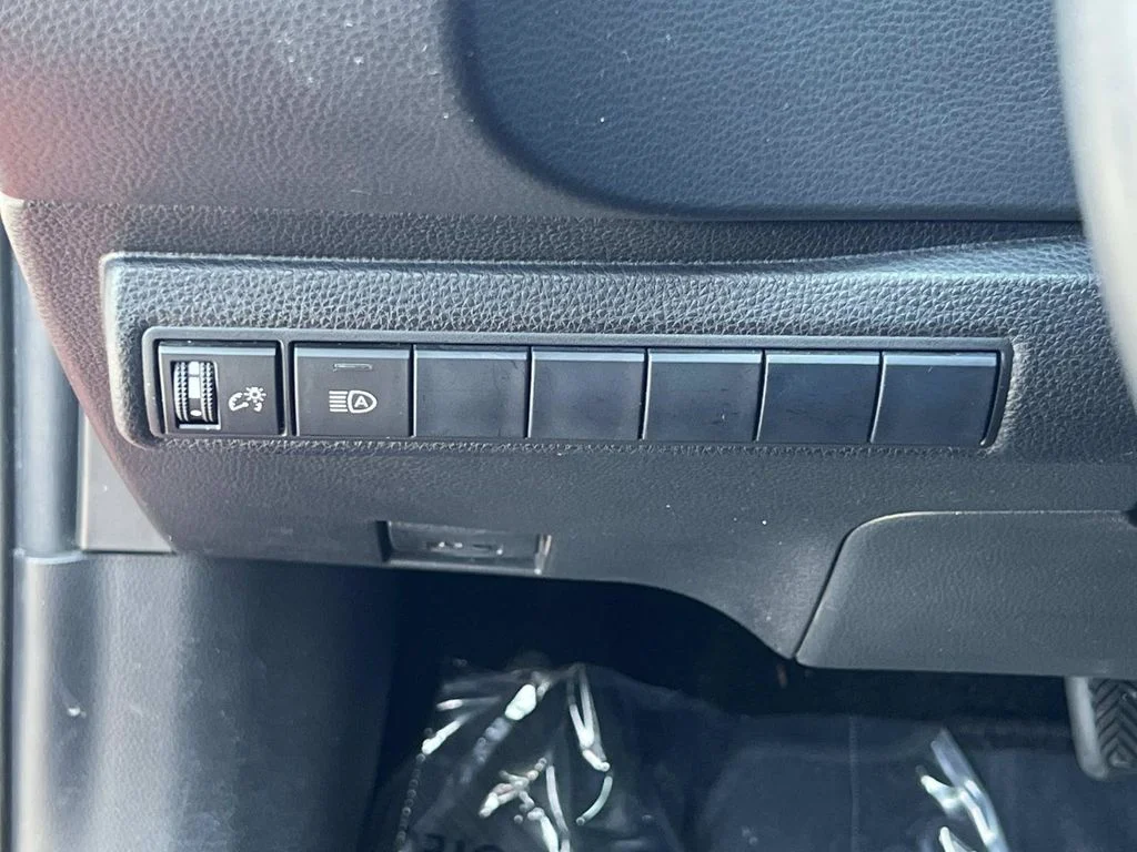 Used 2019  Toyota SE image 24
