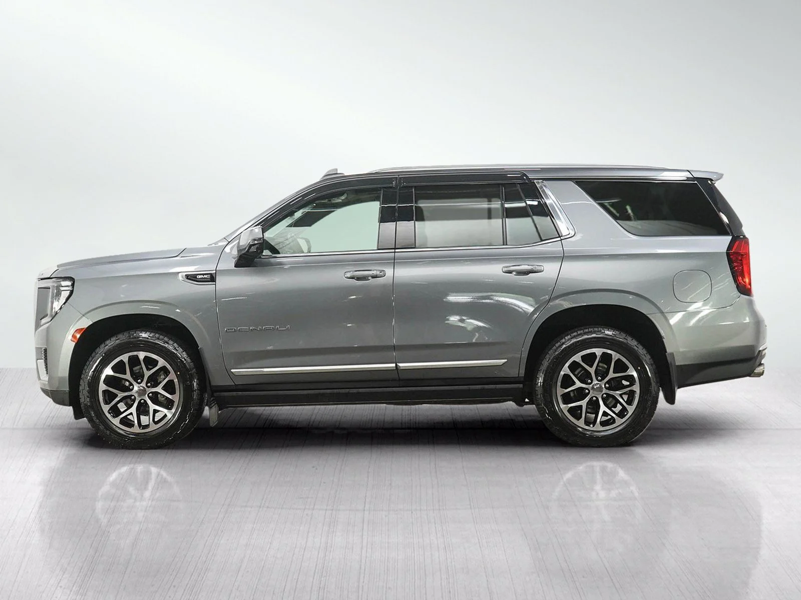 Used 2021 GMC Yukon Denali with VIN 1GKS2DKLXMR299049 for sale in White Bear Lake, Minnesota