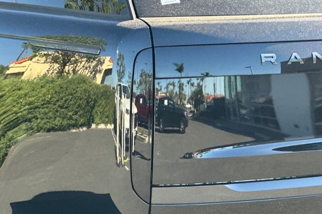 New 2027 Santorini Black Land Rover SE image 26