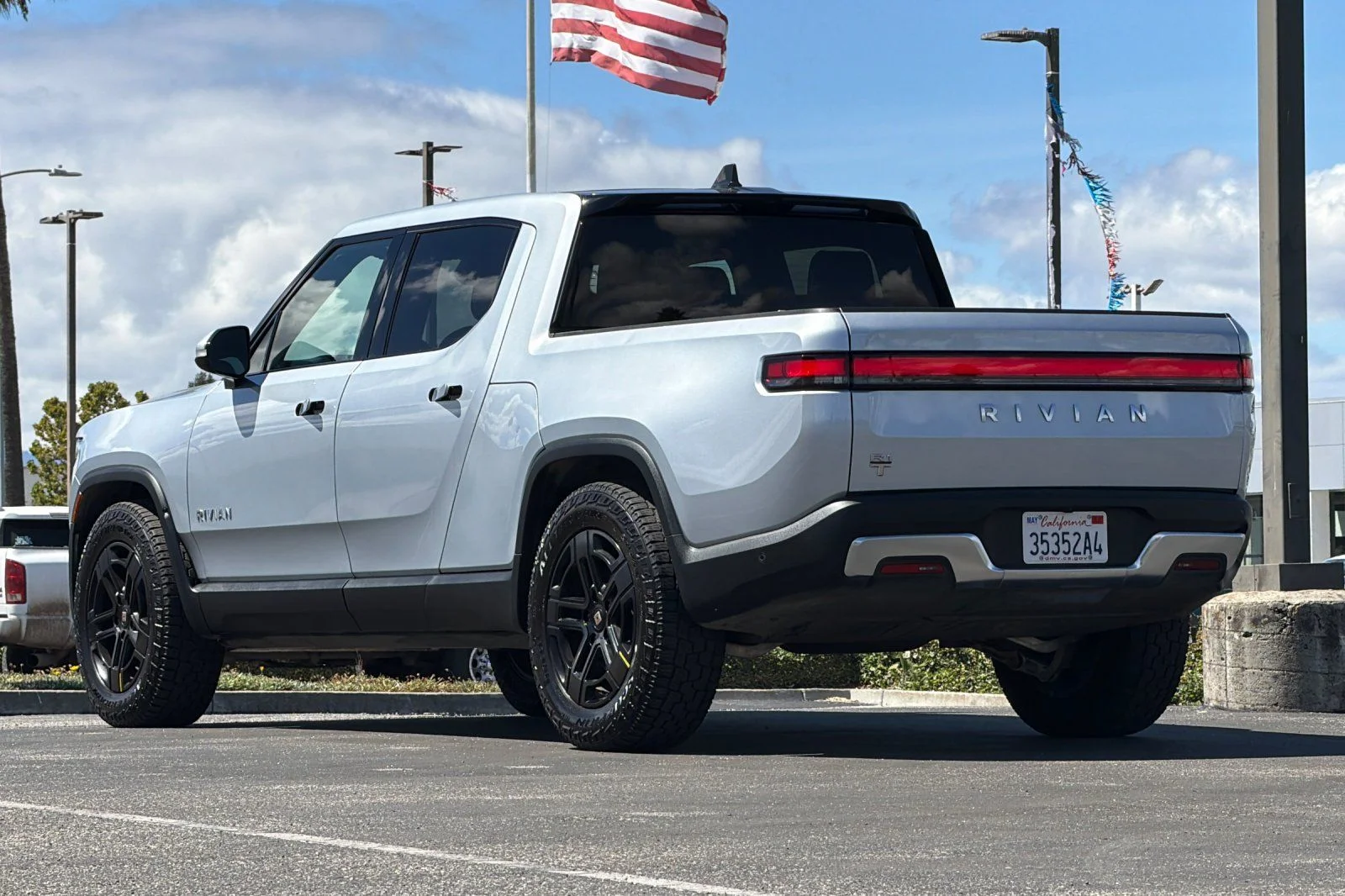 Used 2023  Rivian Adventure image 6