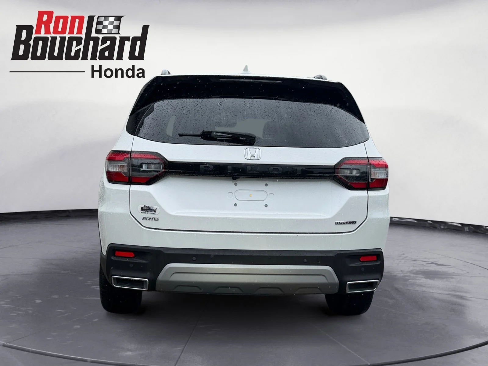Certified Used 2024 White Honda Touring image 3