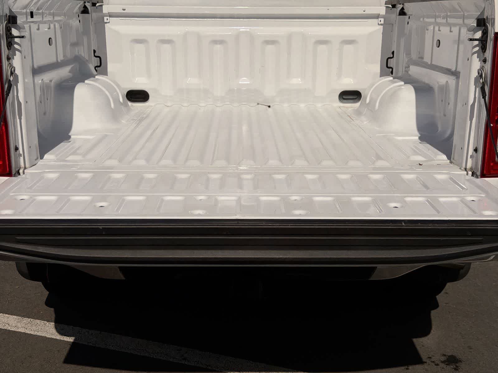 Certified Used 2020 Oxford White Ford XLT image 34