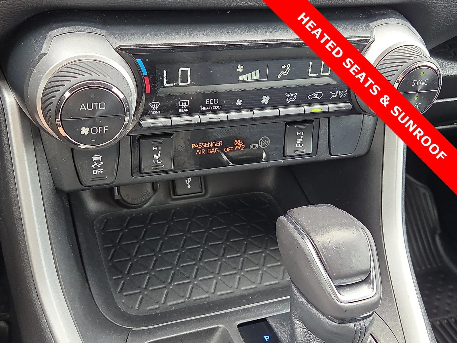 Used 2022 Blizzard Pearl/Midnight Black Metallic Toyota Hybrid XSE image 18