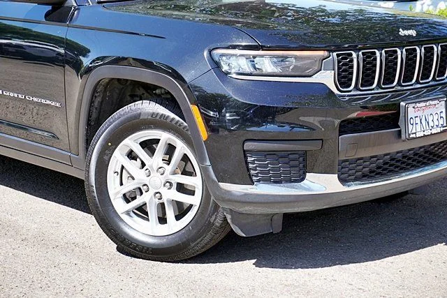 Used 2023 Black Jeep Laredo image 3
