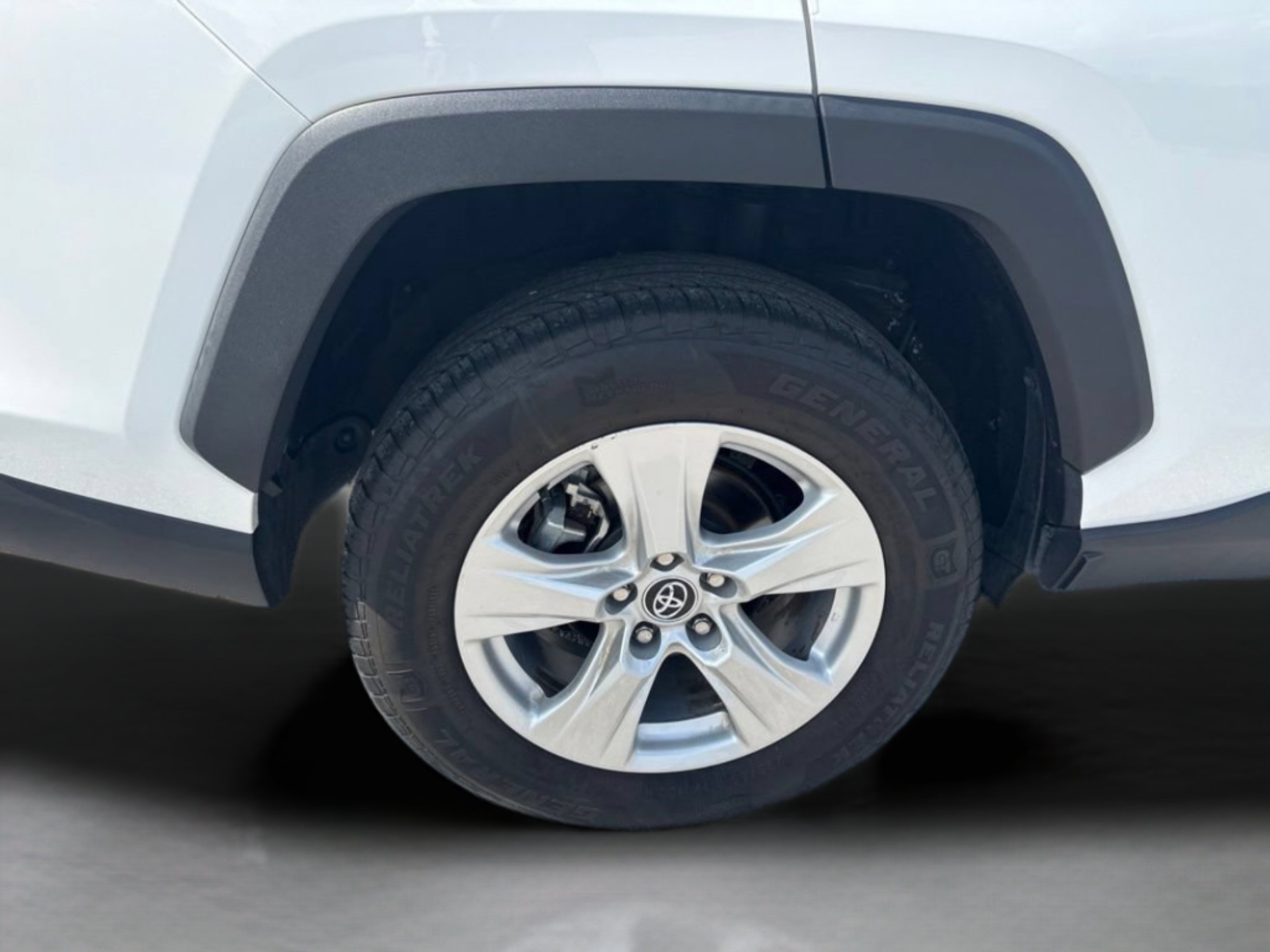 Used 2020 Super White Toyota XLE image 35