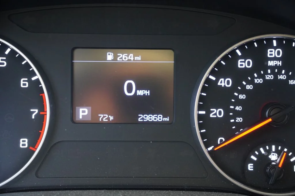 Used 2022 Snow White Pearl Kia EX image 8