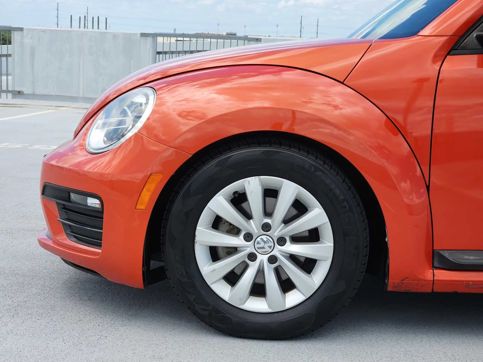 Used 2018 Habanero Orange Metallic Volkswagen S image 9