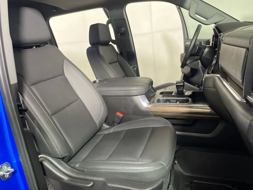 Used 2025 Blue Chevrolet RST image 25