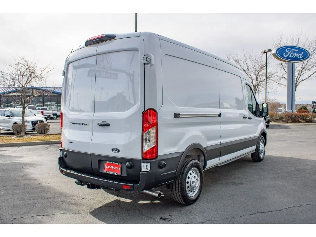 New 2026 OXFORD WHITE Ford Base image 7