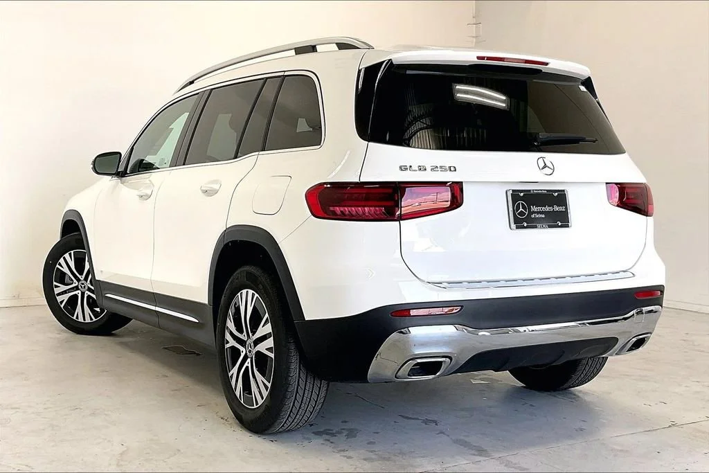 New 2026 Polar White Mercedes-Benz GLB 250 image 24