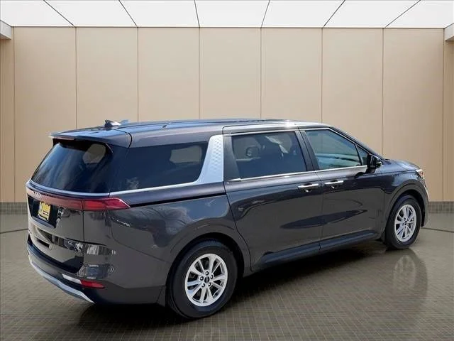 Used 2022 Gray Kia LXS image 5