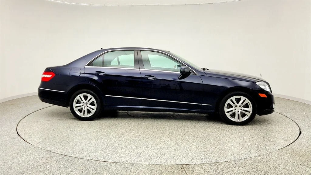 Used 2010 Capri Blue Metallic Mercedes-Benz 4dr Sedan E 350 Luxury 4MATIC® image 4