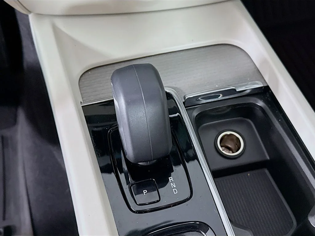 Used 2023 Crystal White Volvo Ultimate image 18