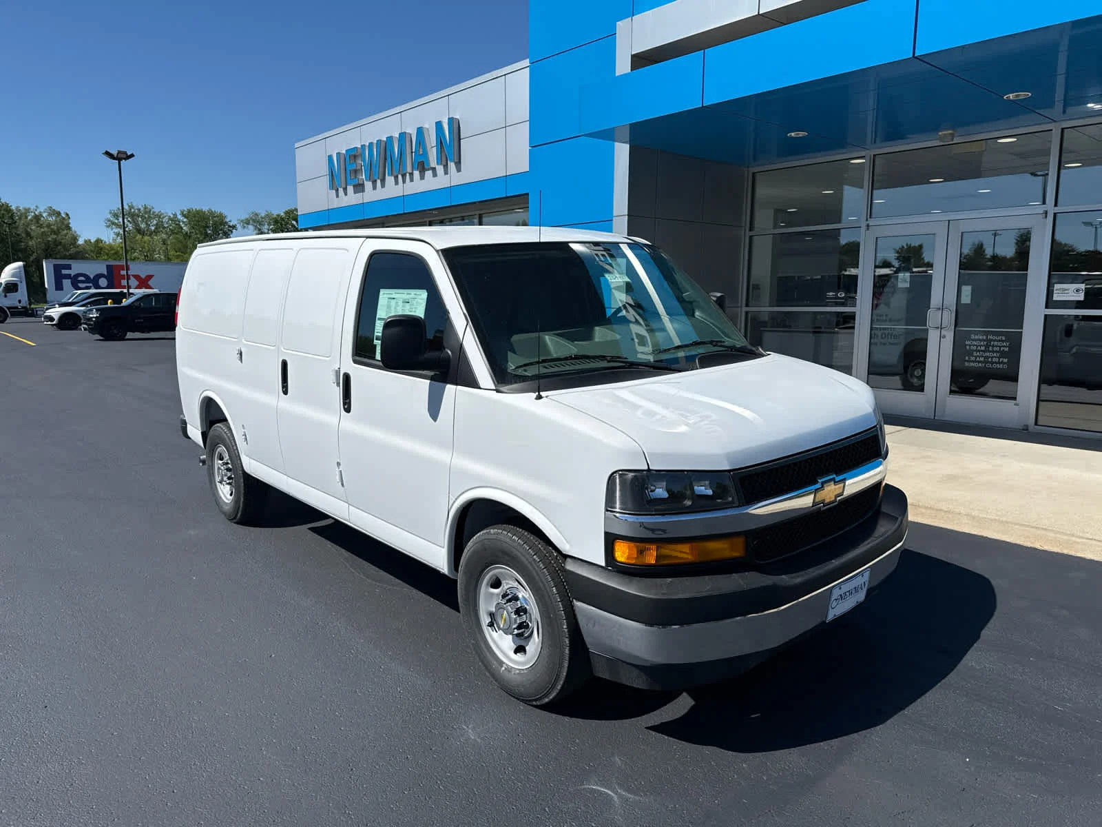 2026 Chevrolet Express 3500 Work Van HD's photo