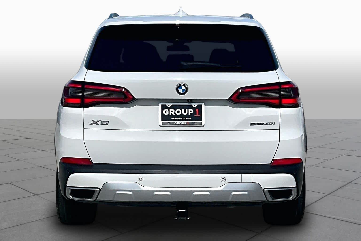 Used 2020 Alpine White BMW sDrive40i image 4