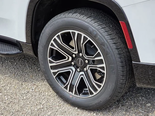New 2026 Bright White Clear-Coat Exterior Paint Jeep  image 7