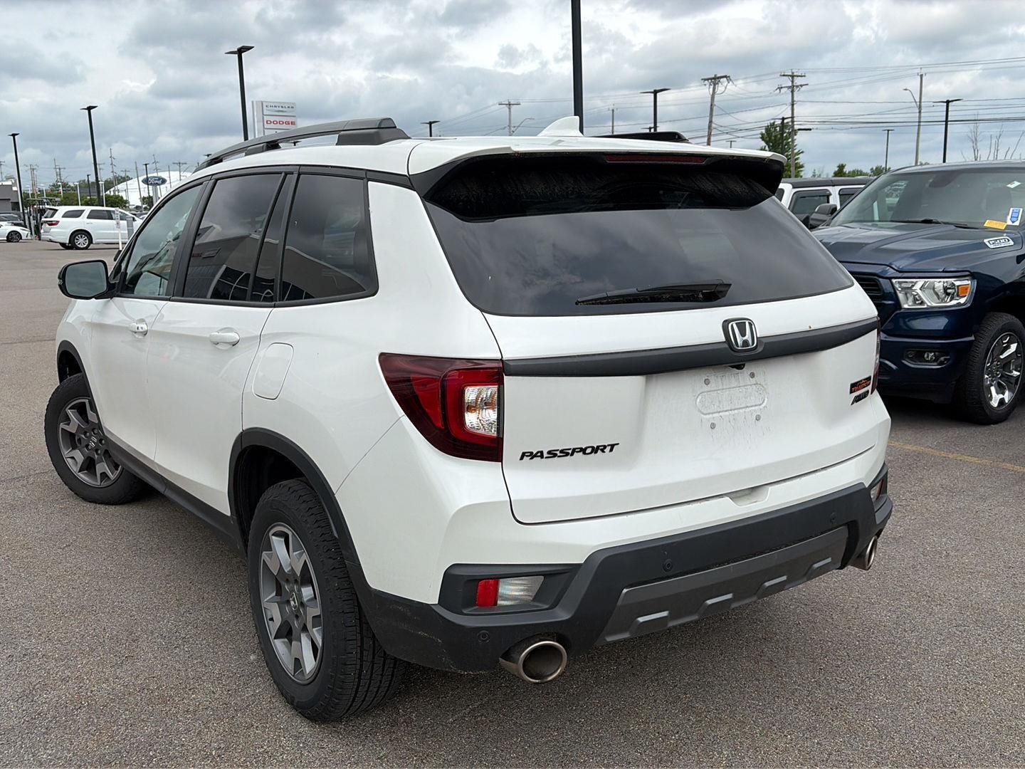 Used 2023 Platinum White Pearl Honda AWD TrailSport image 4