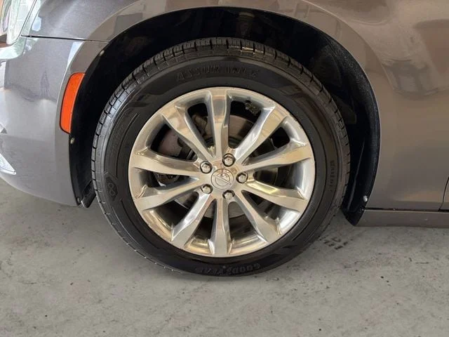 Used 2020 Granite Crystal Metallic Clearcoat Chrysler Limited image 15