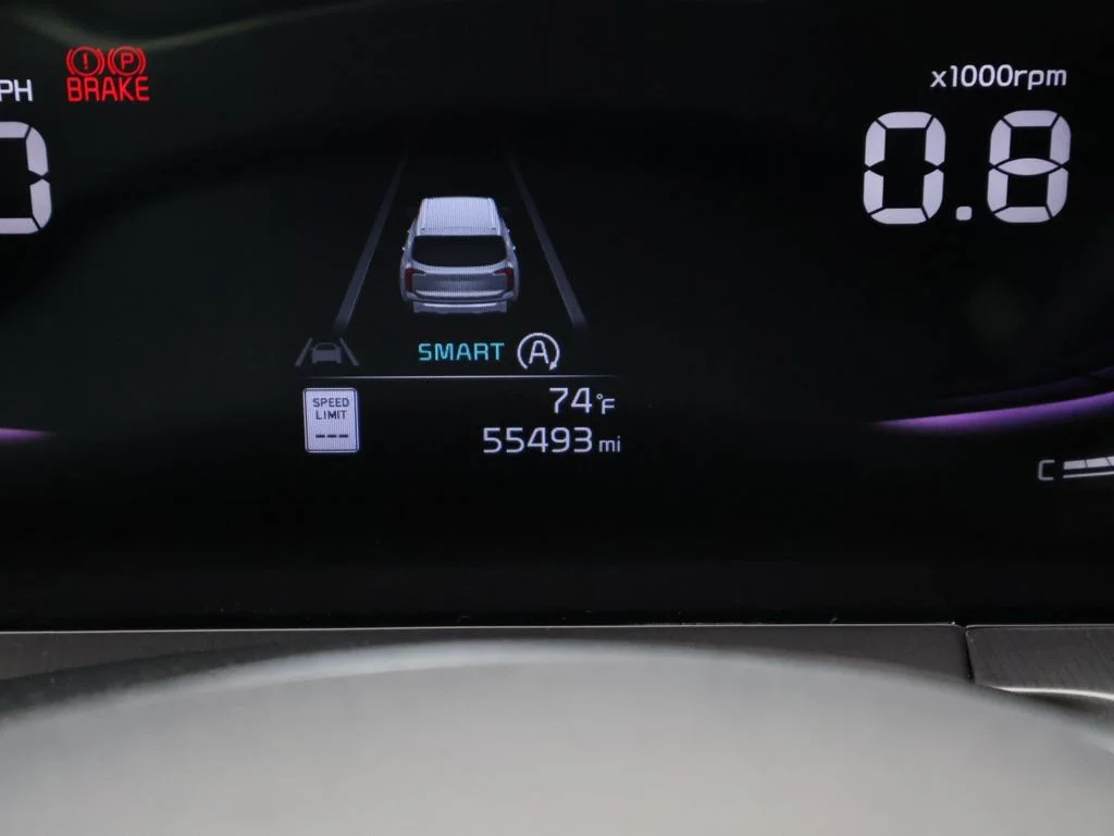 Used 2025 White Kia S image 31