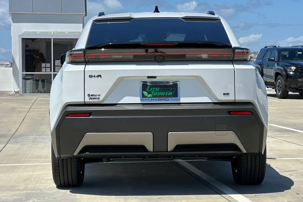 New 2026 Wind Chill Pearl <sup>1</sup> Toyota  SE image 5