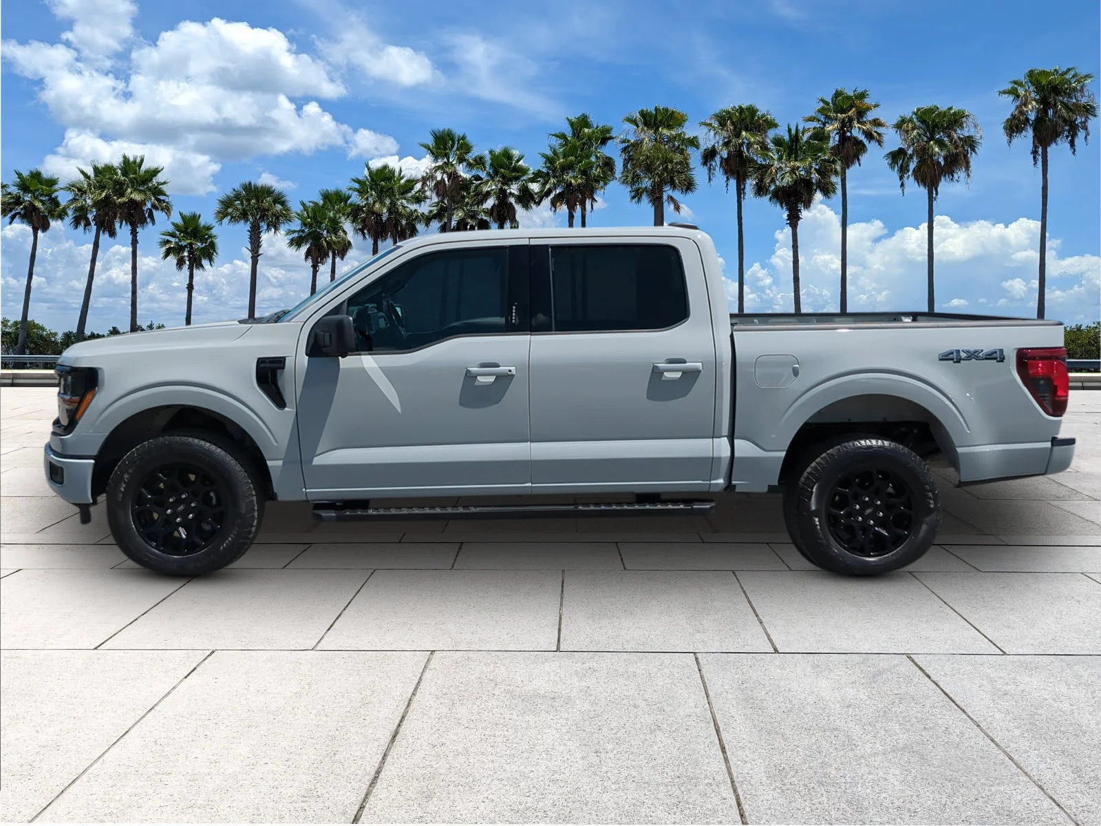 Used 2024 Avalanche Ford XLT image 4
