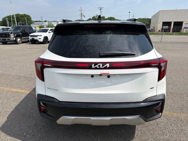 New 2026 Clear White / Black Roof Kia S image 4