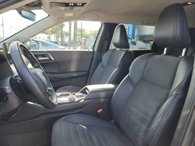 2025 Mitsubishi Outlander SE - Photo 18