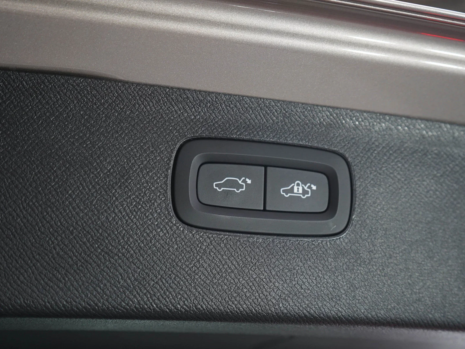 Used 2023 Dusk Metallic Volvo Plus image 11