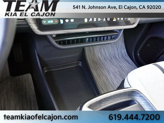 Used 2026  Rivian  image 36