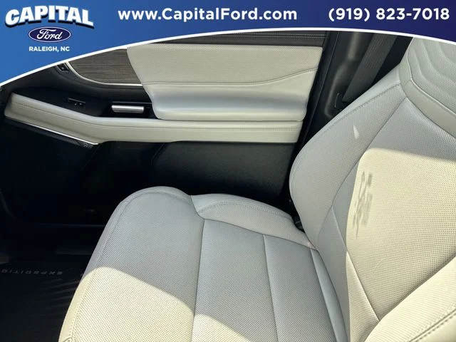 Used 2025 White Ford Platinum image 29
