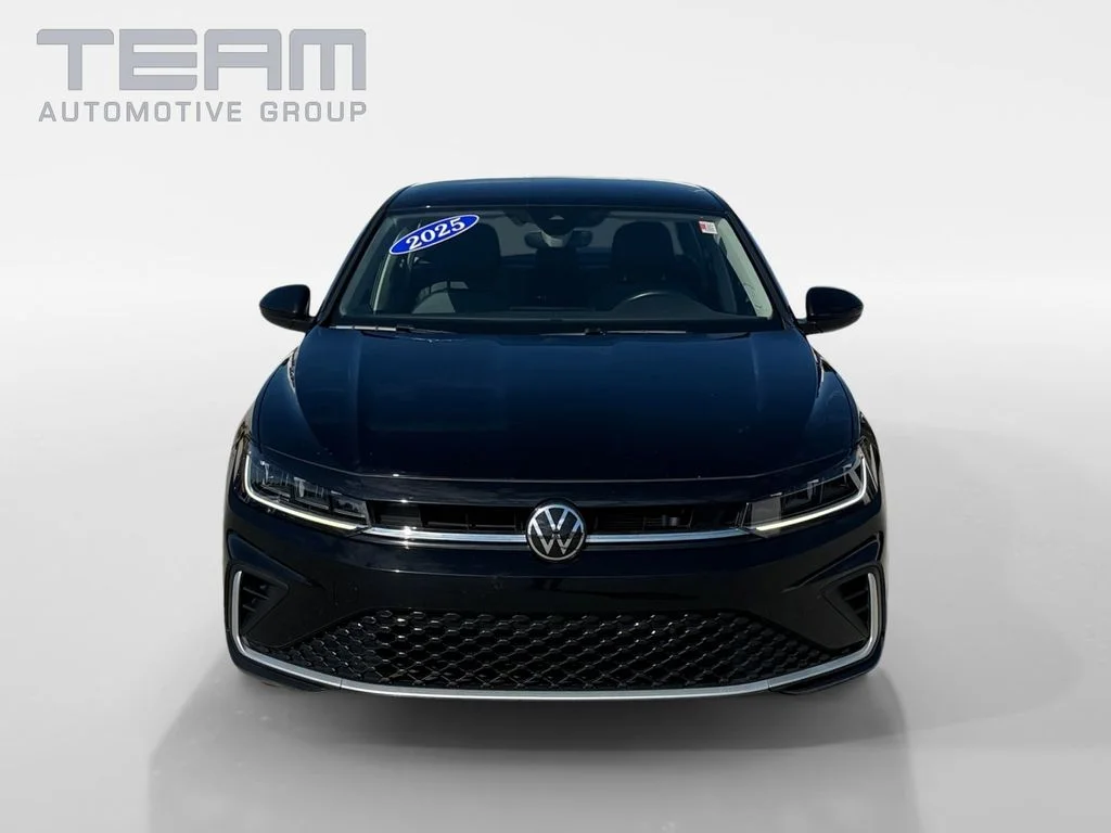 Used 2025 Gray Volkswagen 1.5T SE image 2